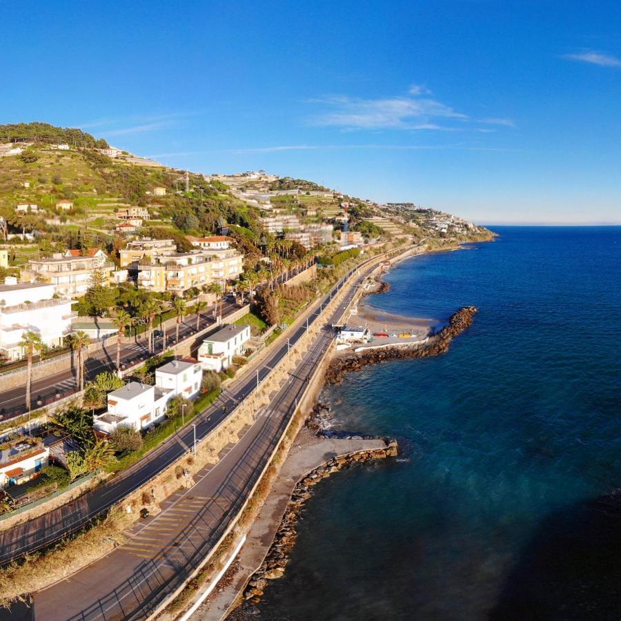 Da Mariella Case Vacanza - Bilocale Sunset Vista Mare Сан Ремо Екстериор снимка